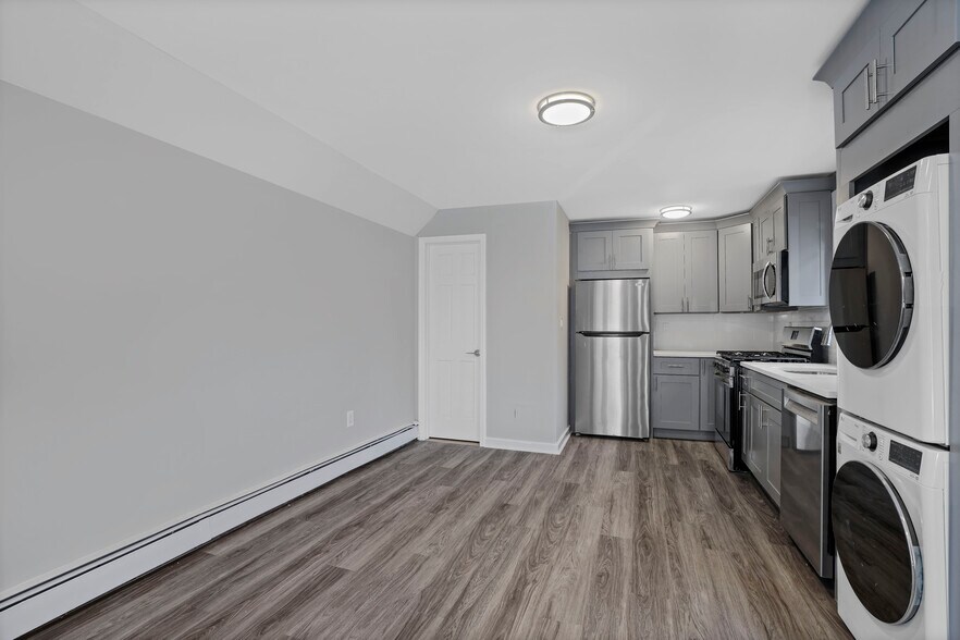 6923 62nd Dr, Middle Village, NY à vendre - Photo de l’immeuble – Image 3 sur 64