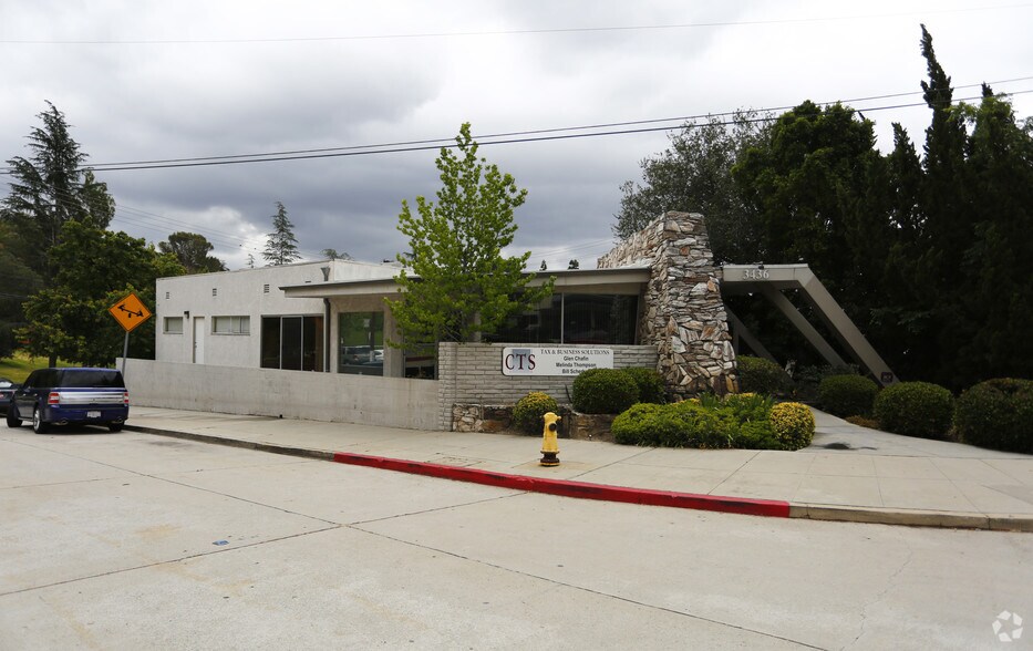 3436 N Verdugo Rd, Glendale, CA à louer - Photo de l’immeuble – Image 2 sur 4