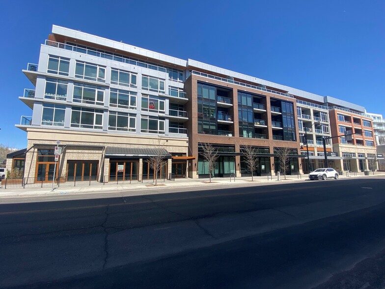 1006 9 Ave SE, Calgary, AB à louer - Photo de l’immeuble – Image 2 sur 7