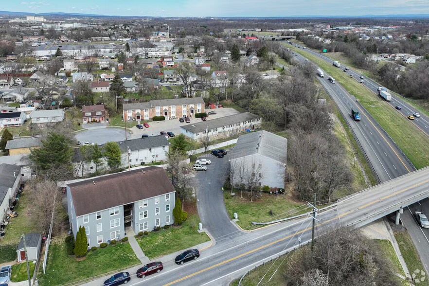 Woodstock Terrace Apartments portefeuille de 1 biens à vendre sur LoopNet.fr - Photo de l’immeuble – Image 2 sur 15