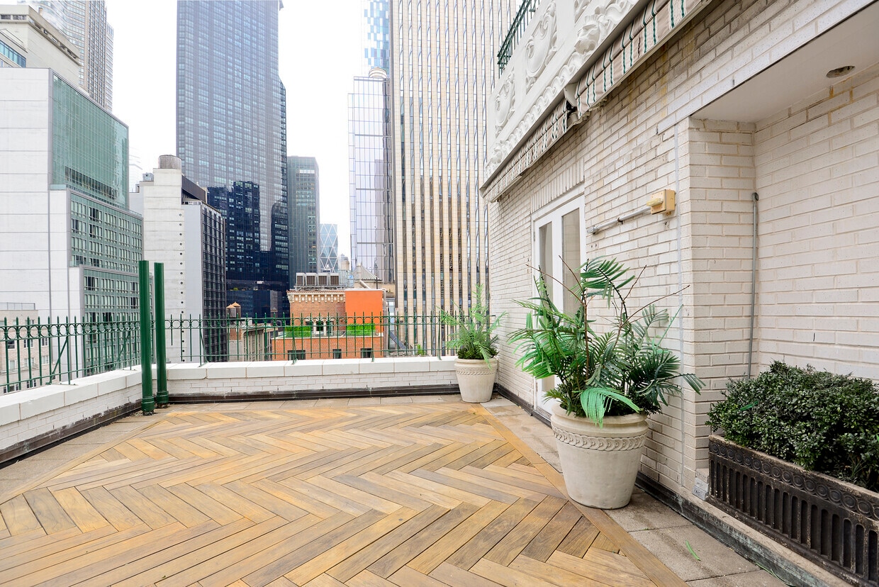 57 W 57th St, New York, NY à louer Photo de l’immeuble– Image 1 sur 10