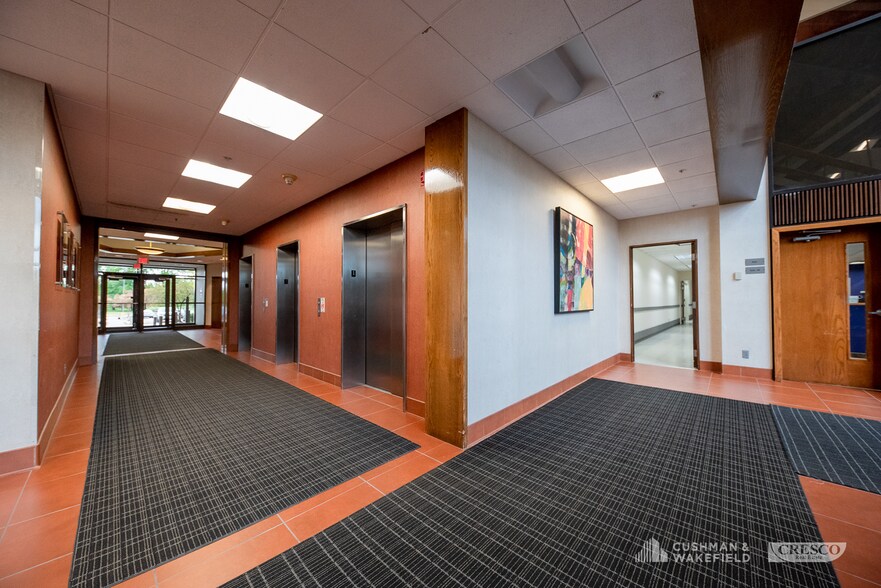 26301 Curtiss Wright Pky, Richmond Heights, OH à louer - Photo intérieure – Image 3 sur 8