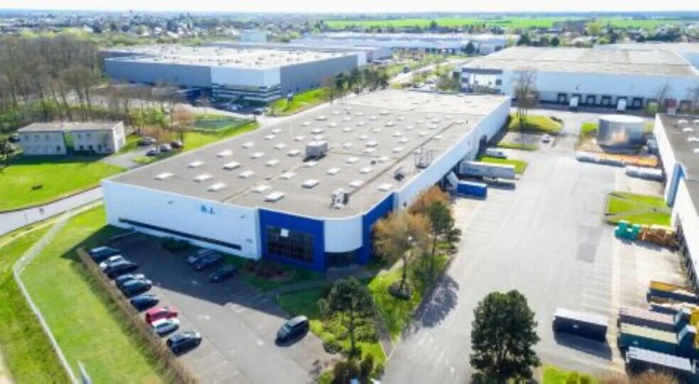 Industriel/Logistique dans Ormes à louer - Photo de l’immeuble – Image 1 sur 9