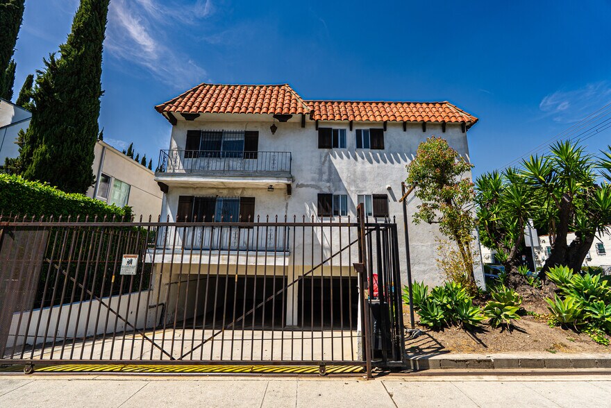 7050 Waring Ave, Los Angeles, CA à vendre - Photo de l’immeuble – Image 3 sur 20