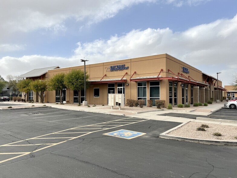 2045 S Vineyard, Mesa, AZ à louer - Photo de l’immeuble – Image 2 sur 5