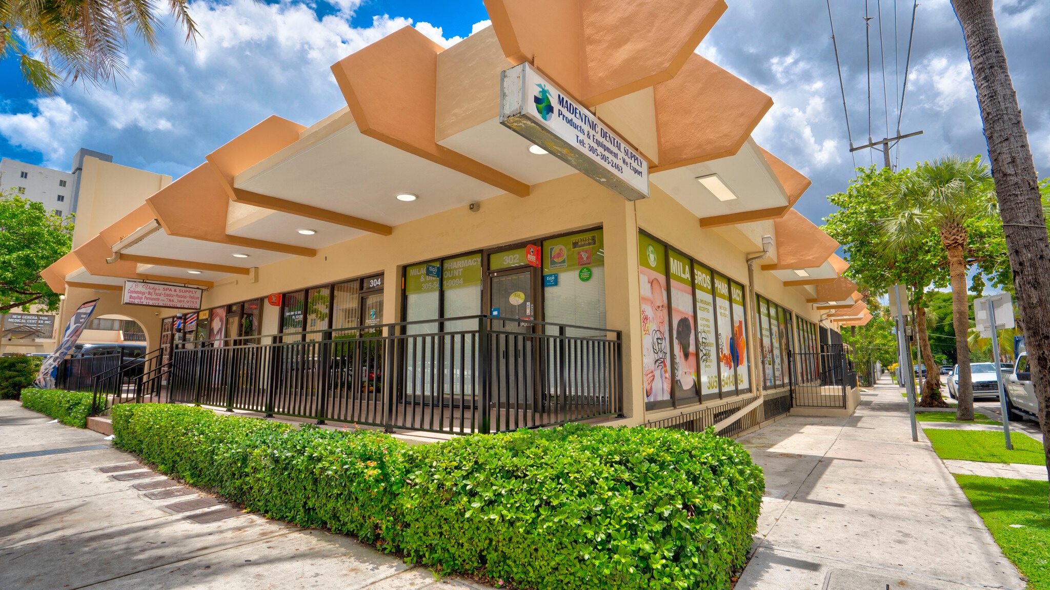 1220 SW 3rd St, Miami, FL à louer Photo de l’immeuble– Image 1 sur 7