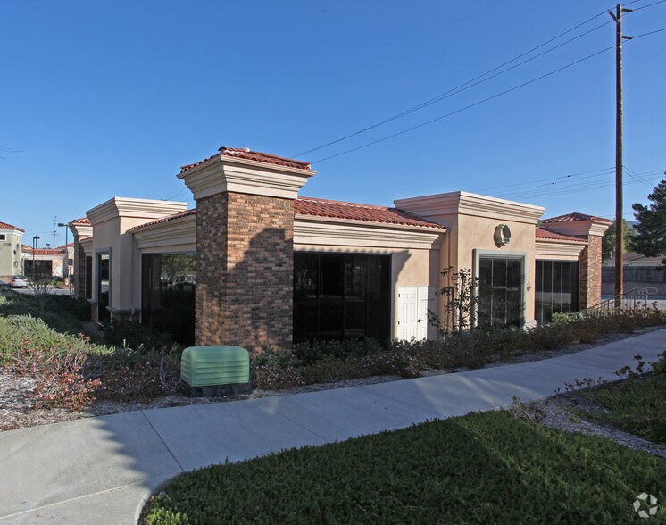 3155 Old Conejo Rd, Thousand Oaks, CA à vendre - Photo de l’immeuble – Image 3 sur 21