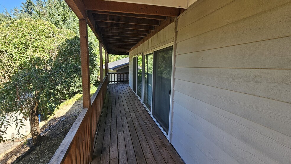 1921 Teresa Way, Kelso, WA à vendre - Photo de l’immeuble – Image 3 sur 12