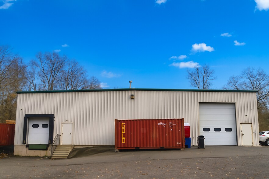 325 Riggs St, Oxford, CT à louer - Photo de l’immeuble – Image 3 sur 8