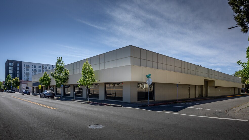 707 5th St, Santa Rosa, CA à louer - Photo de l’immeuble – Image 1 sur 12