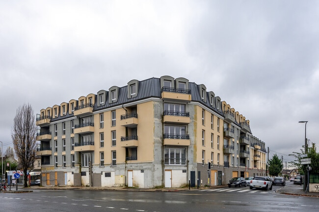 Plus de détails pour 97 Rue Jacques Duclos, Aulnay-sous-Bois - Local commercial à louer