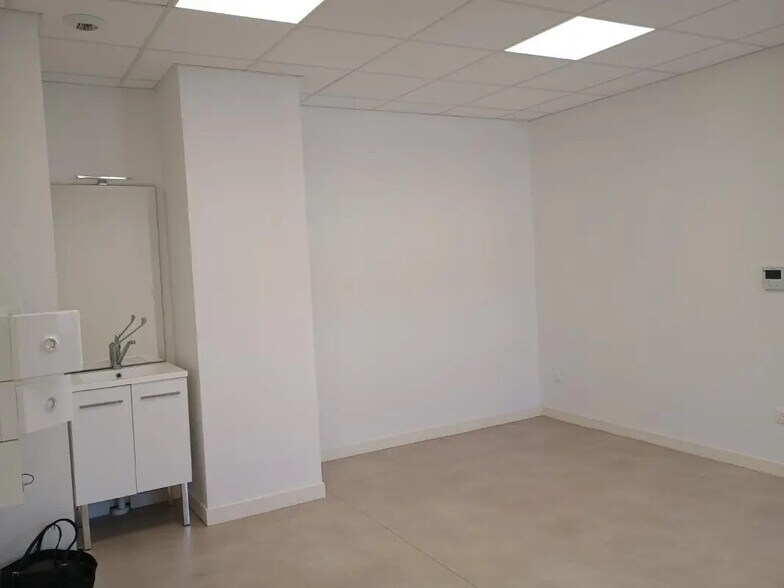 455 Rue Des Pachottes, Simandres à louer - Photo de l’immeuble – Image 3 sur 5