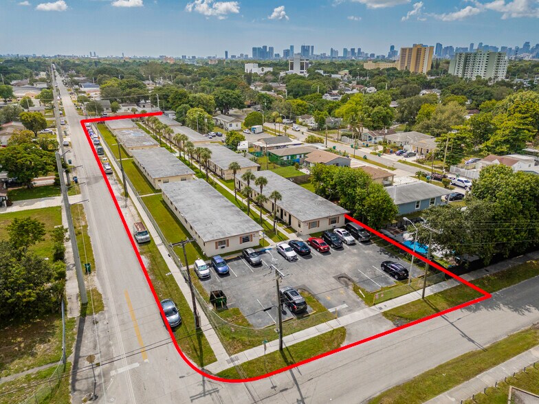 2412 NW 58th St, Miami, FL à vendre - Photo de l’immeuble – Image 2 sur 22