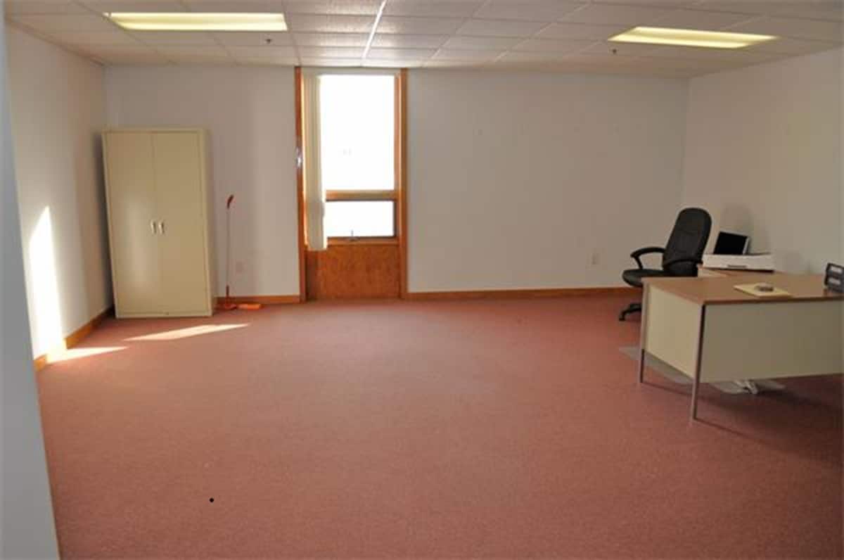 120 N Main St, Attleboro, MA 02703 - Lot 203 - - Photo intérieure - Image 2 of 4