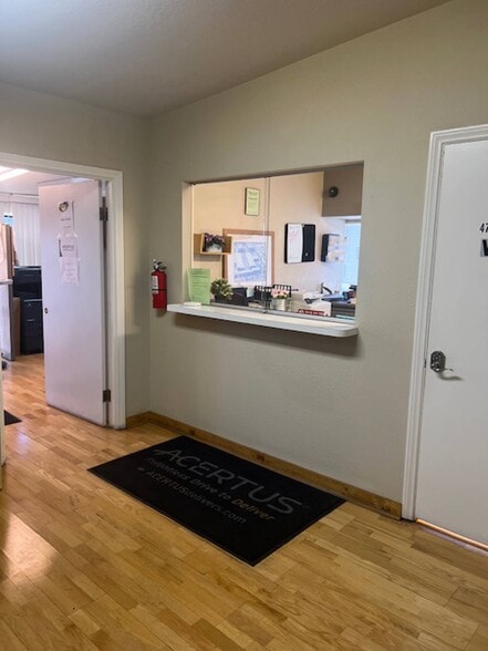 4770 W Nevso Dr, Las Vegas, NV à louer - Photo de l’immeuble – Image 3 sur 6