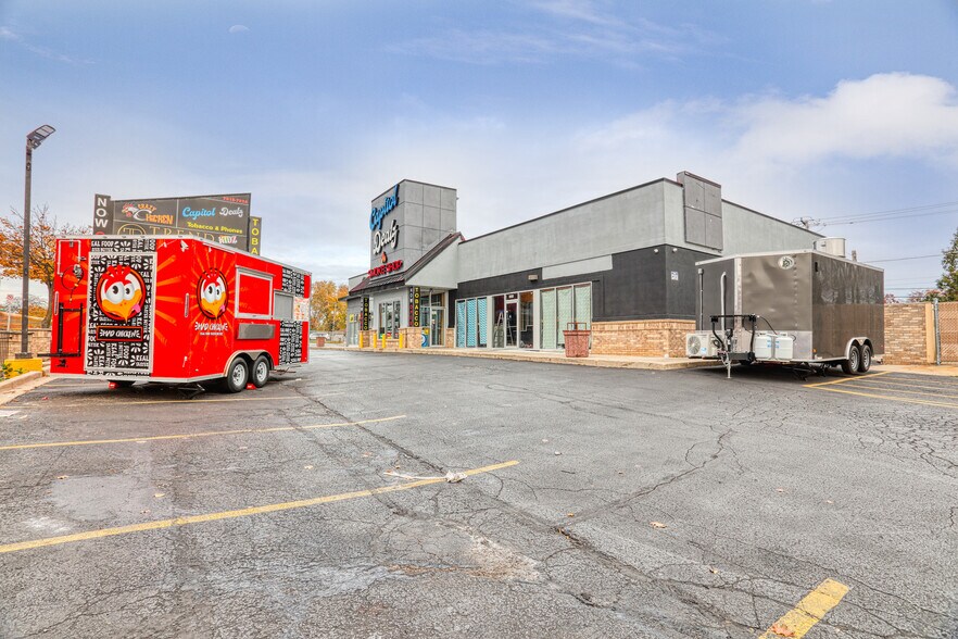 7822 W Capitol Dr, Milwaukee, WI à vendre - Photo de l’immeuble – Image 3 sur 25