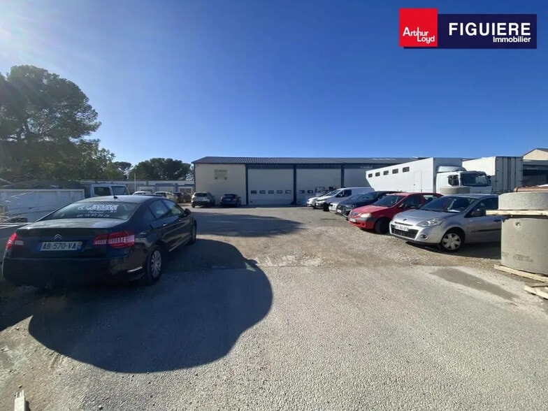 Impasse Des Chênes Verts, Grans à louer - Photo de l’immeuble – Image 1 sur 13