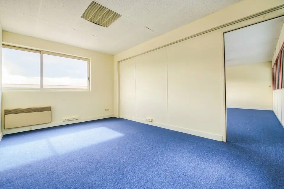 Local d’activités dans Ennery à louer Photo intérieure– Image 1 sur 6