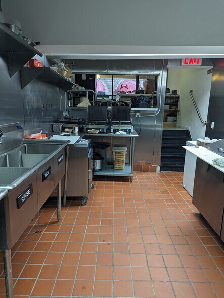 88 Fulton St, New York, NY à louer - Photo de l’immeuble – Image 3 sur 9