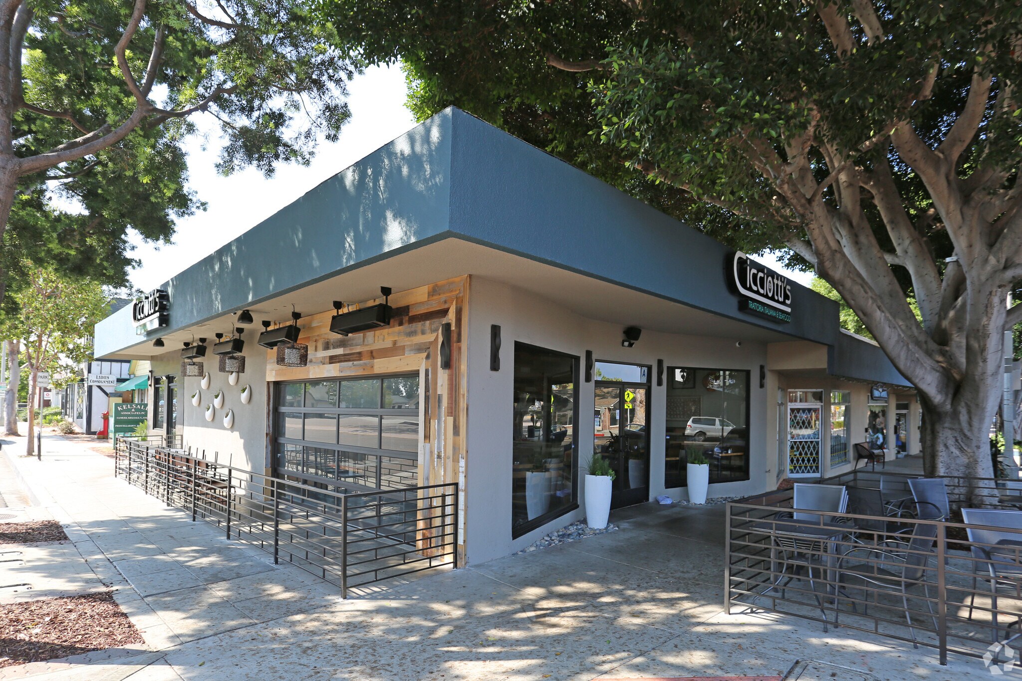 555-595 Grand Ave, Carlsbad, CA à louer Photo de l’immeuble– Image 1 sur 6
