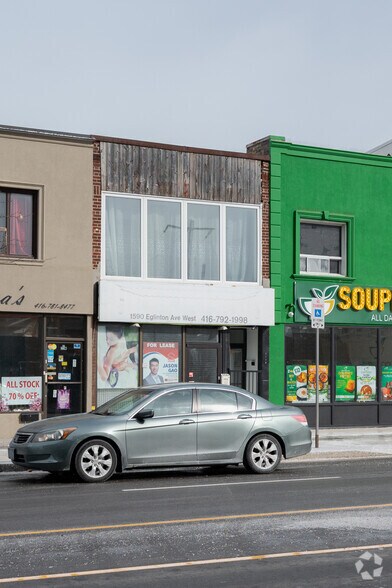 1590 Eglinton Ave, Toronto, ON à louer - Photo de l’immeuble – Image 2 sur 3