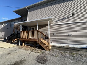 18 S 11th St, Akron, PA à louer Photo de l’immeuble– Image 2 sur 7