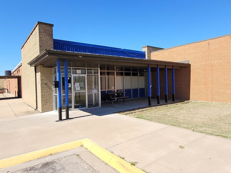 1 S Lorraine St, Hutchinson, KS à vendre - Photo de l’immeuble – Image 3 sur 19