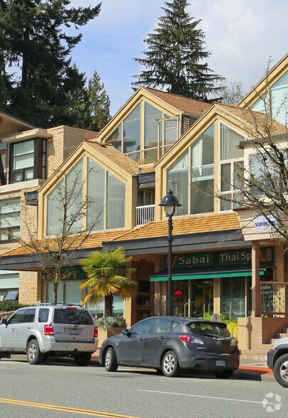 1867-1873 Marine Dr, West Vancouver, BC à vendre - Photo de l’immeuble – Image 2 sur 5