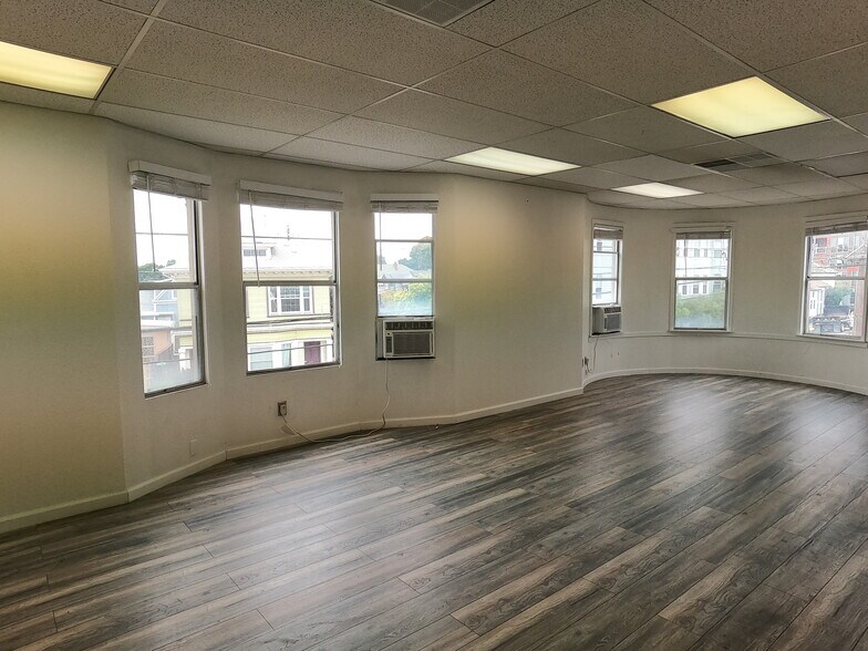 4609-4695 Telegraph Ave, Oakland, CA à louer - Photo de l’immeuble – Image 3 sur 7