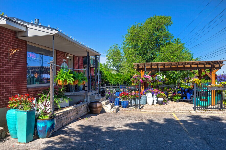 2194 E Fort Union Blvd, Salt Lake City, UT à vendre - Photo de l’immeuble – Image 3 sur 37