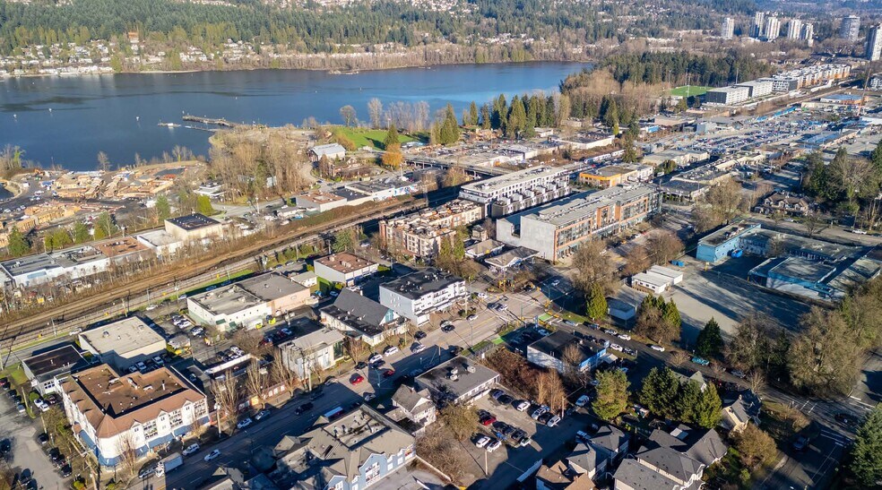 2613 St Johns St, Port Moody, BC à vendre - Photo de l’immeuble – Image 3 sur 7