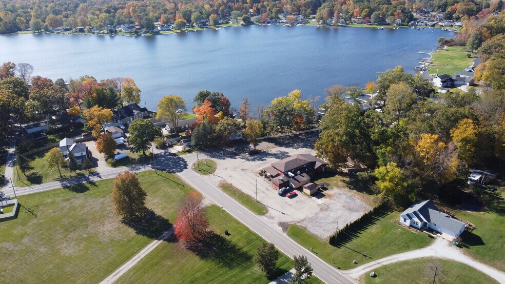 25020 May St, Edwardsburg, MI à vendre - Photo de l’immeuble – Image 3 sur 13