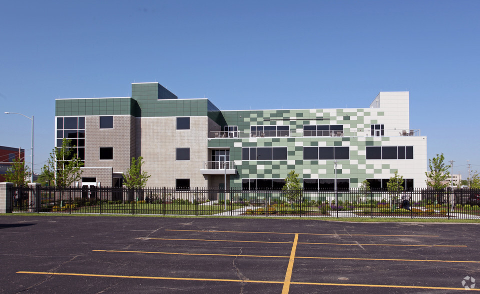 711 E Monument Ave, Dayton, OH à louer - Photo de l’immeuble – Image 3 sur 14