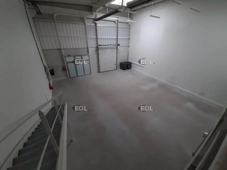 Local d’activités dans Palaiseau à louer - Photo de l’immeuble – Image 2 sur 6