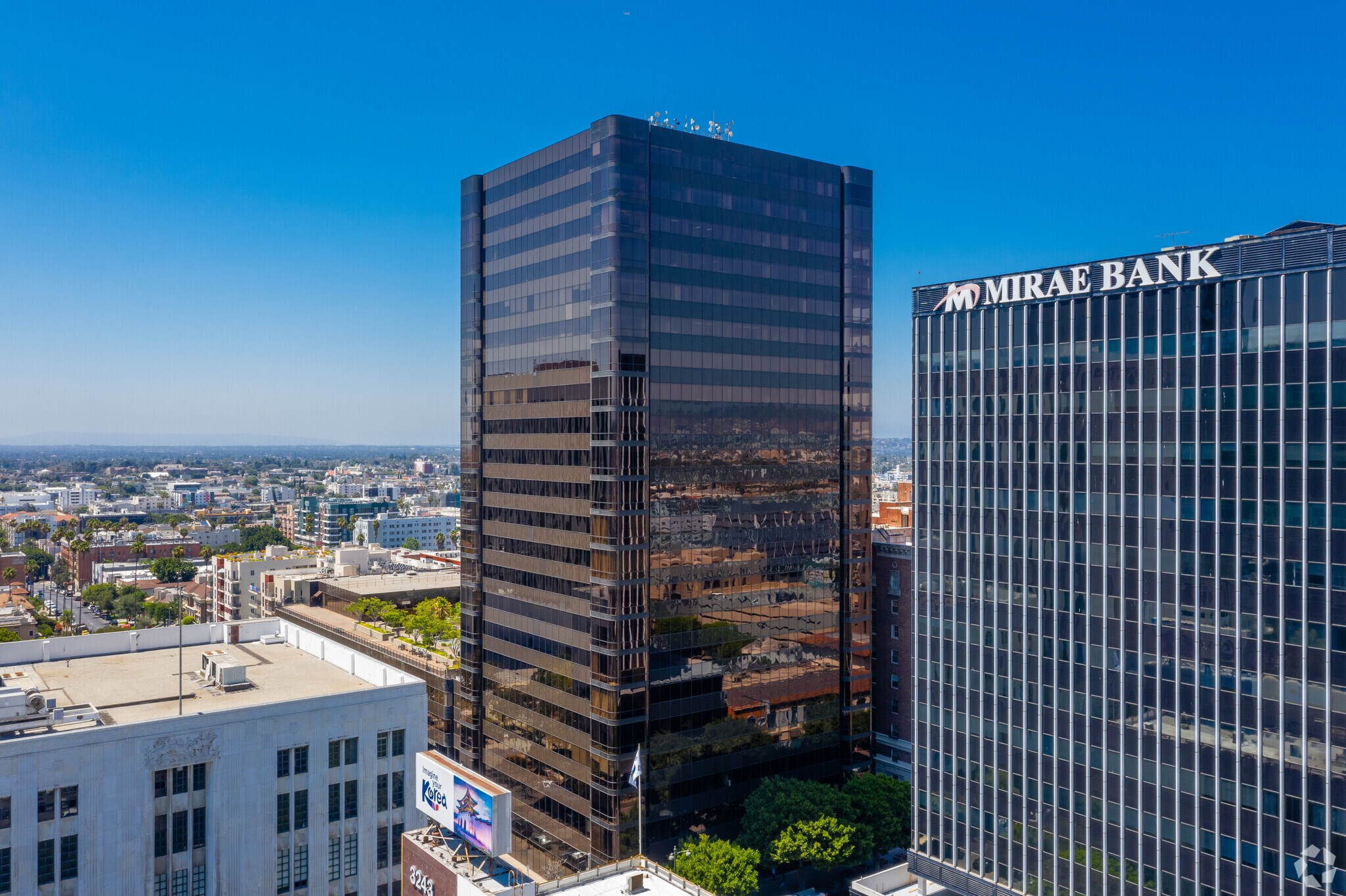 3250 Wilshire Blvd, Los Angeles, CA à louer Photo de l’immeuble– Image 1 sur 25