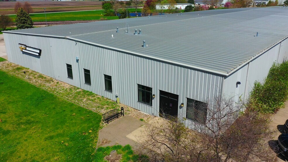 107 Industrial Park Rd, Story City, IA à vendre - Vidéo sur l’annonce professionnelle – Image 2 sur 12