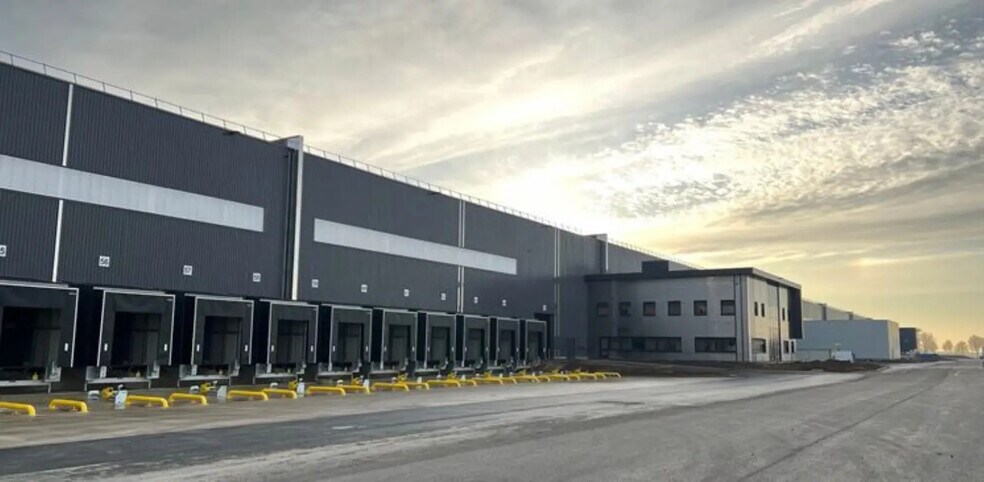 Industriel/Logistique dans Ablaincourt-Pressoir à louer - Photo de l’immeuble – Image 1 sur 5