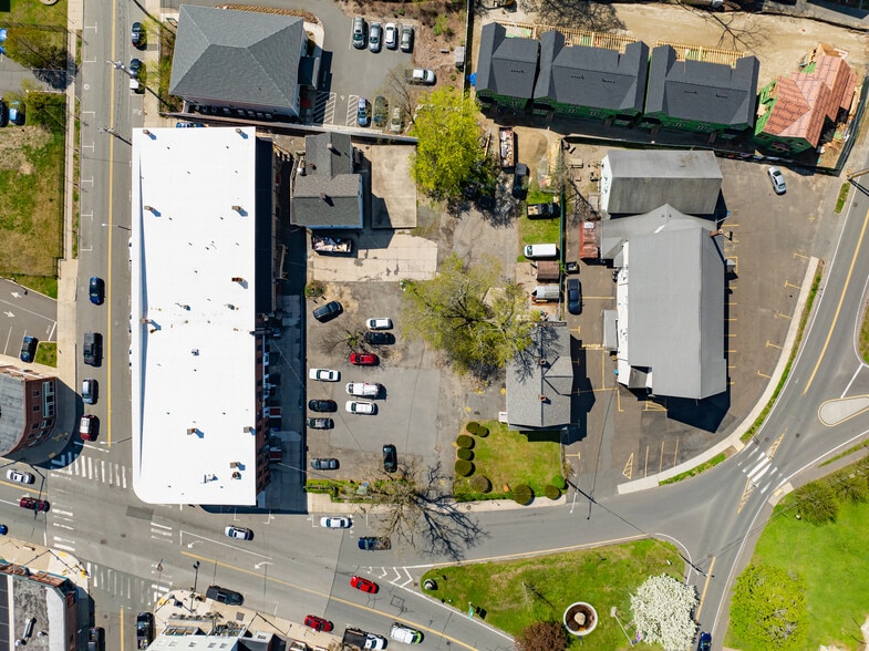 76-96 Maple St, Florence, MA à vendre - Photo de l’immeuble – Image 3 sur 15