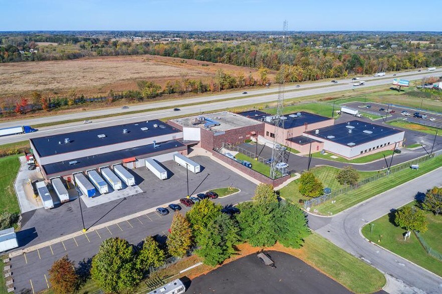 2960 Ena Dr, Lansing, MI à louer - Photo de l’immeuble – Image 3 sur 19