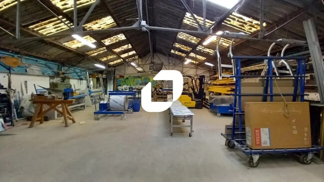 Plus de détails pour Local d'activités à louer