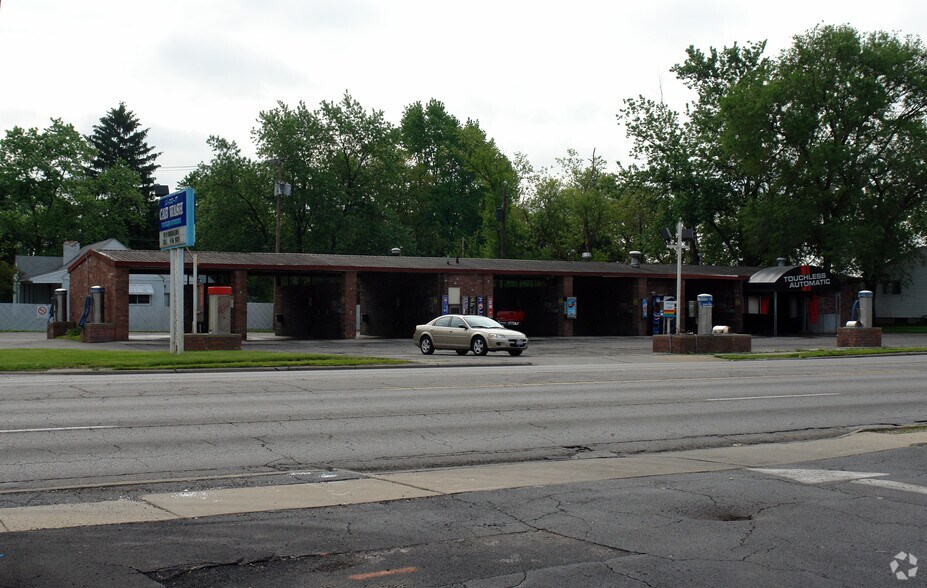 6 Caress Car Washes | Toledo, OH portefeuille de 6 biens à vendre sur LoopNet.fr - Photo principale – Image 1 sur 6