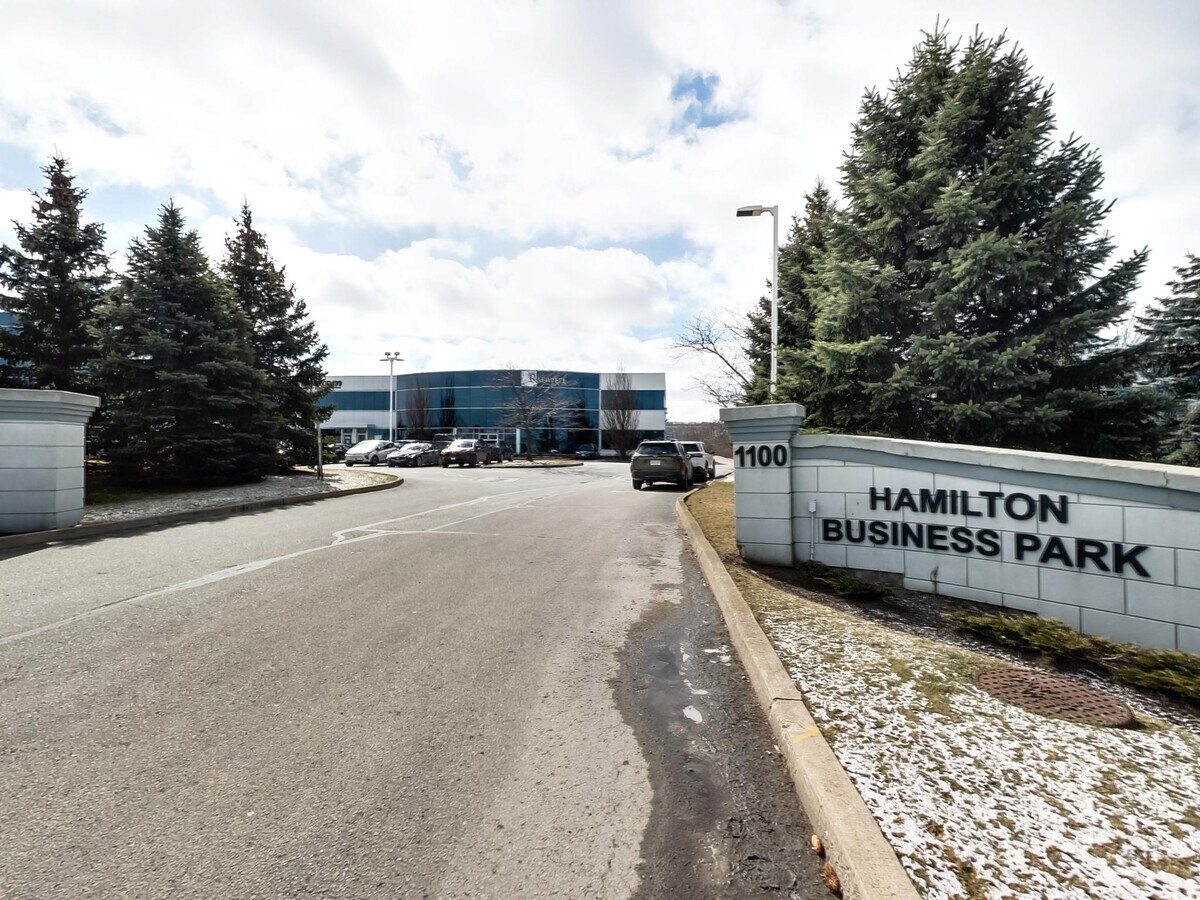 1100 S Service Rd, Stoney Creek, ON L8E 0C5 - Lot 104 - - Photo intérieure - Image 1 of 46