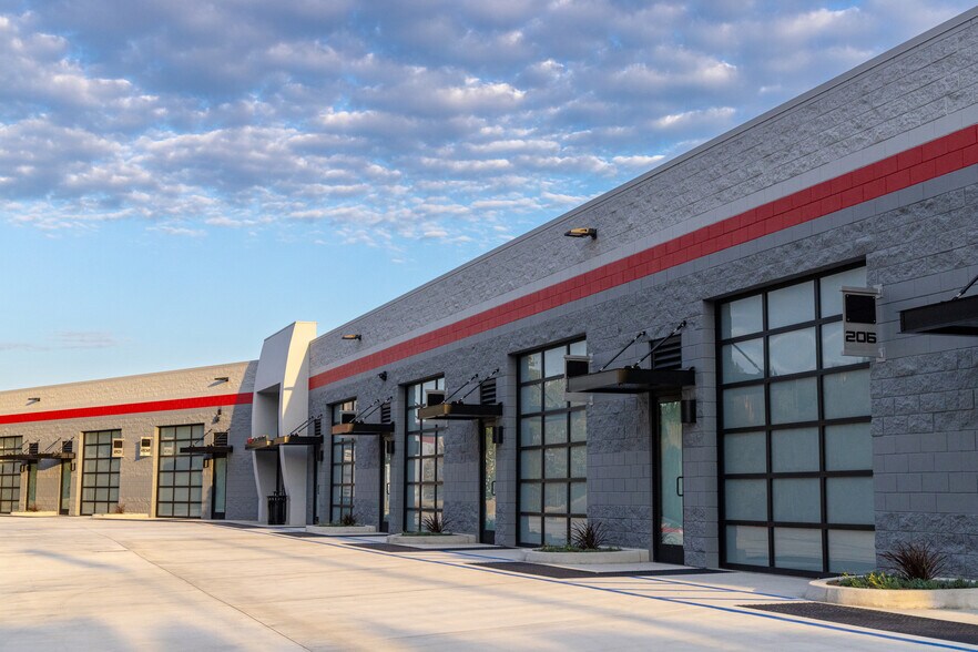 23823 Ventura Blvd, Calabasas, CA à vendre - Photo de l’immeuble – Image 2 sur 12