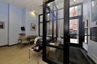 2734 N Lincoln Ave, Chicago, IL à louer Photo de l’immeuble– Image 1 sur 5