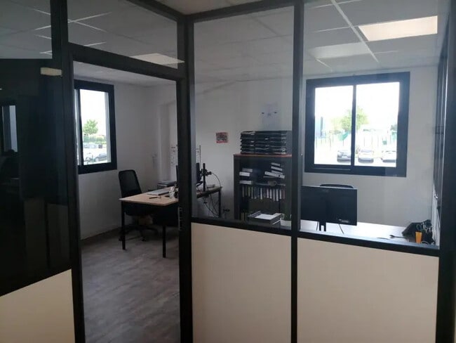 Plus de détails pour Bureau à louer