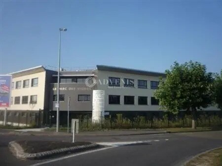 Bureau dans Chanteloup-les-Vignes à louer - Photo de l’immeuble – Image 1 sur 6
