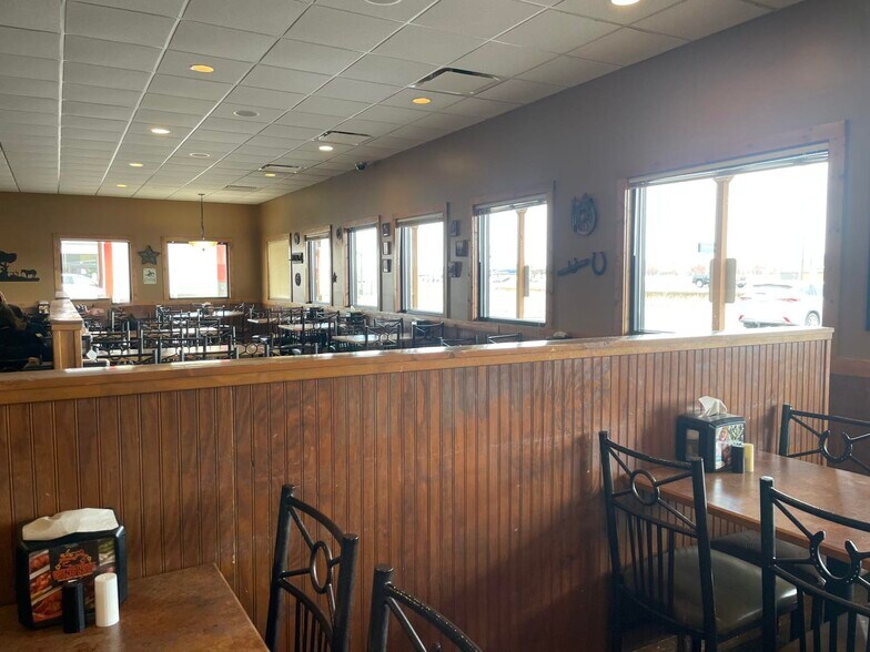 1504 Center Ave W, Dilworth, MN à vendre - Photo de l’immeuble – Image 3 sur 5