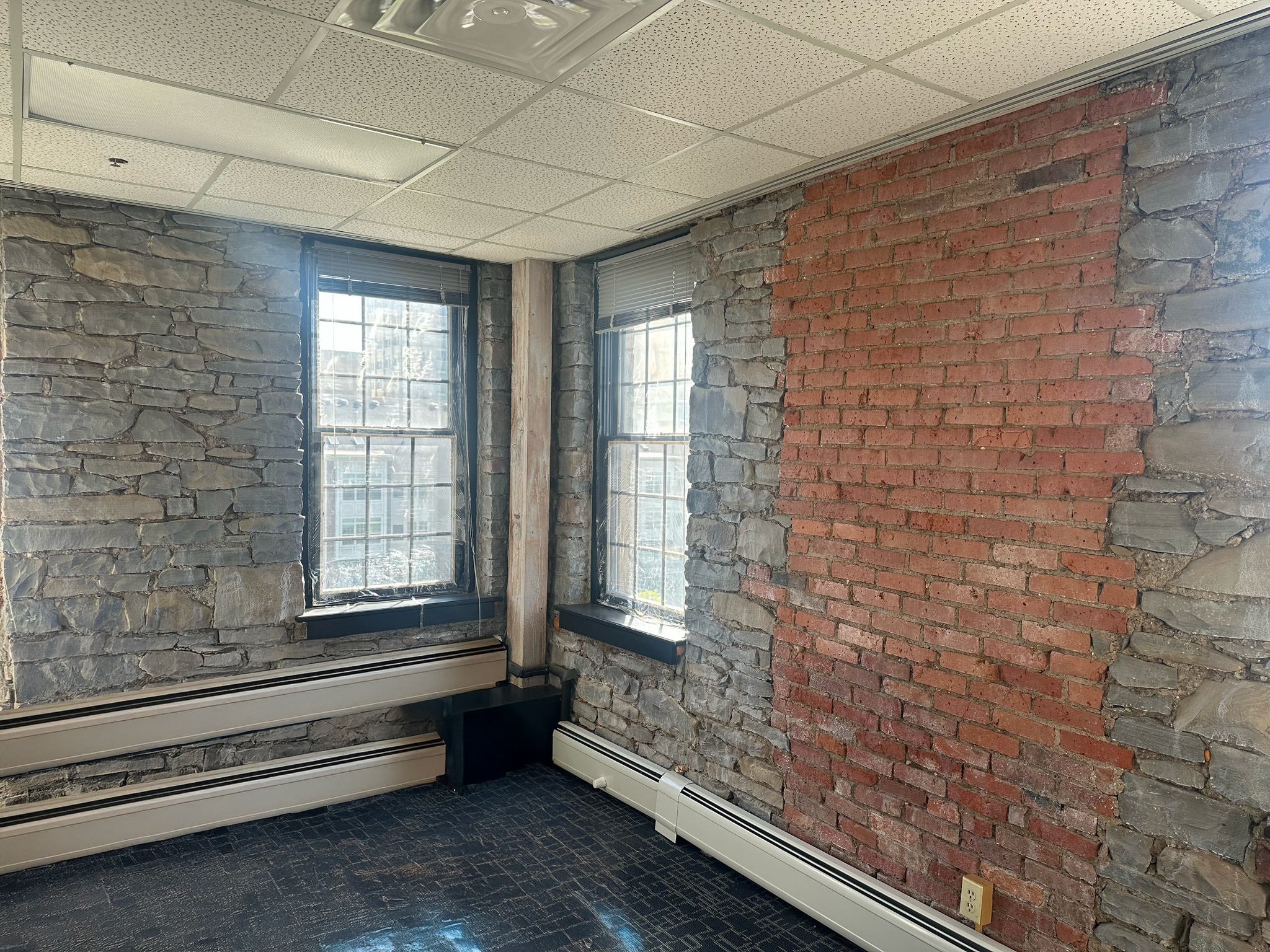 250 Mill St, Rochester, NY à louer Photo intérieure– Image 1 sur 1
