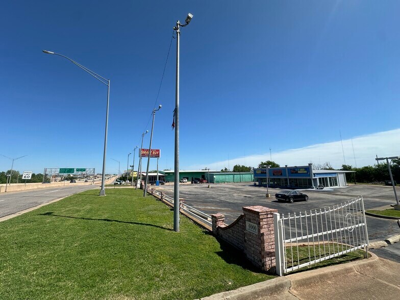 6910 N Broadway Ext, Oklahoma City, OK à louer - Photo de l’immeuble – Image 3 sur 4