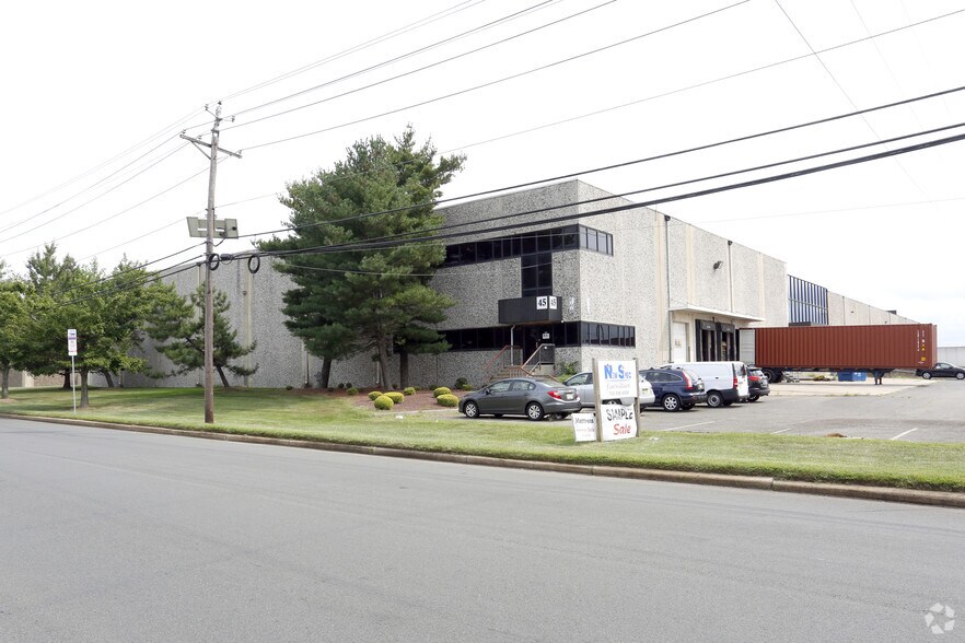 41-49 Executive Ave, Edison, NJ à louer - Photo de l’immeuble – Image 3 sur 5